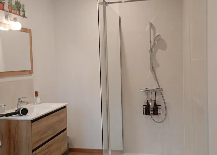 Le Cocon Des Rosies Le Eleanor Roosevelt * Кольвиль-сюр-Мер